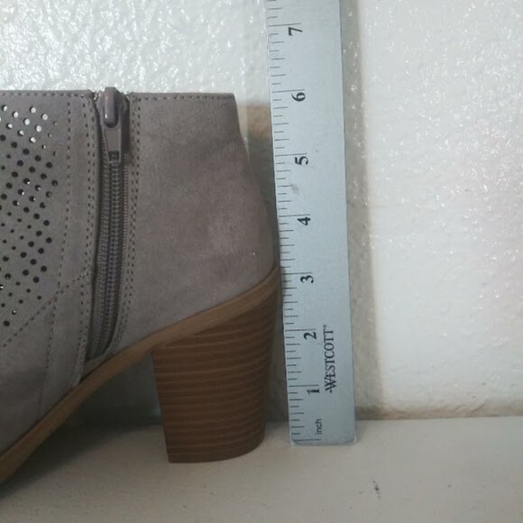 Dolce Vita women's size 6 gray suede ankle bootie - Picture 9 of 10